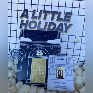 Lush 29 HIGH STREET Pin Badge